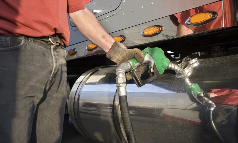 4 Reasons Commercial Drivers Need Fuel Cards